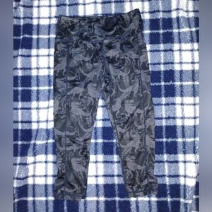 CVG Dinosaur Leggings Capri Medium